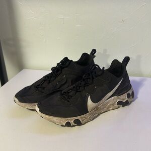 Men’s Nike React tennis shoe. Size:9